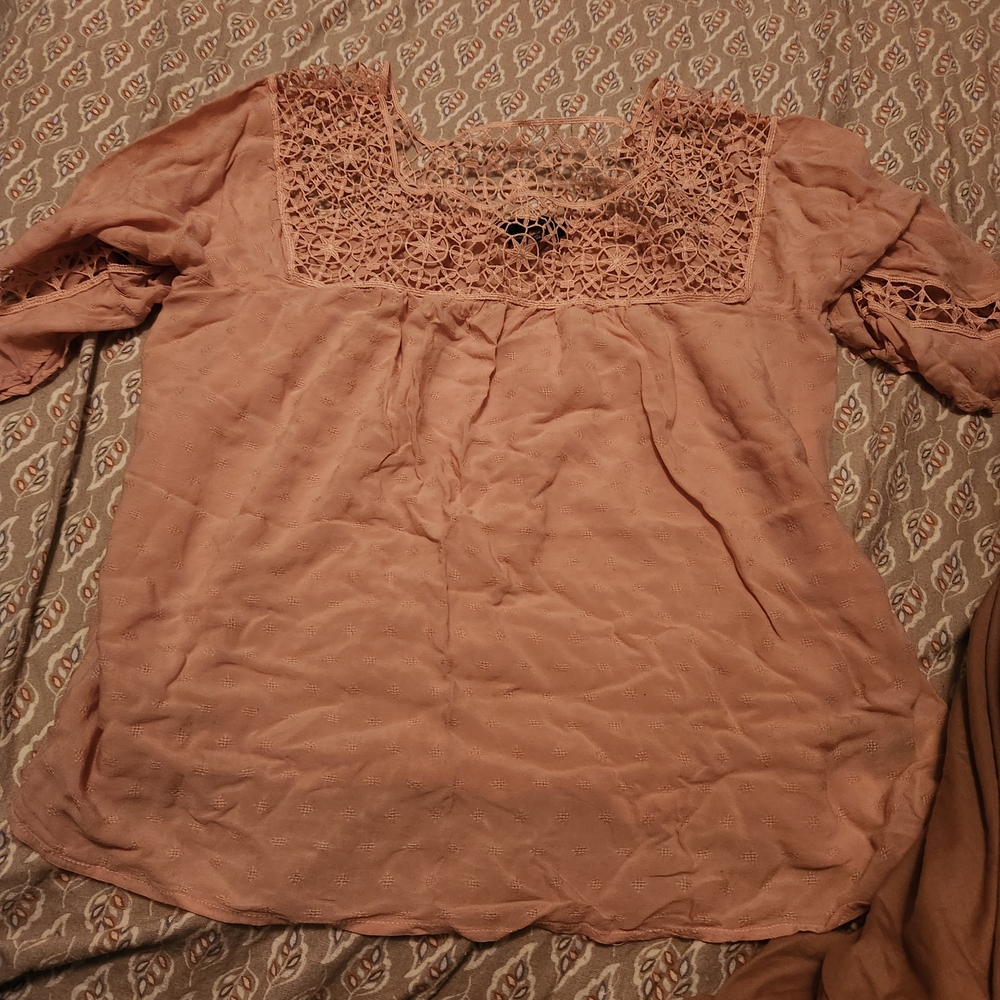 Elegant Lace Detail Women's Top - Pink